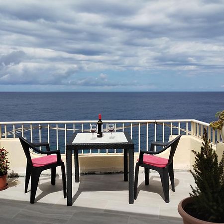 شقة Poseidons Seaview Penthouse Marsalforn المظهر الخارجي الصورة