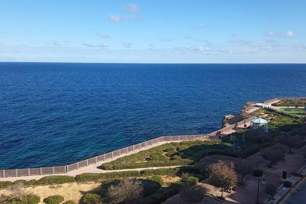 شقة Poseidons Seaview Penthouse Marsalforn المظهر الخارجي الصورة