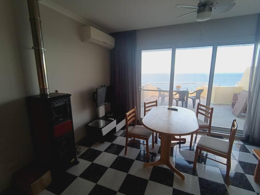 شقة Poseidons Seaview Penthouse Marsalforn المظهر الخارجي الصورة